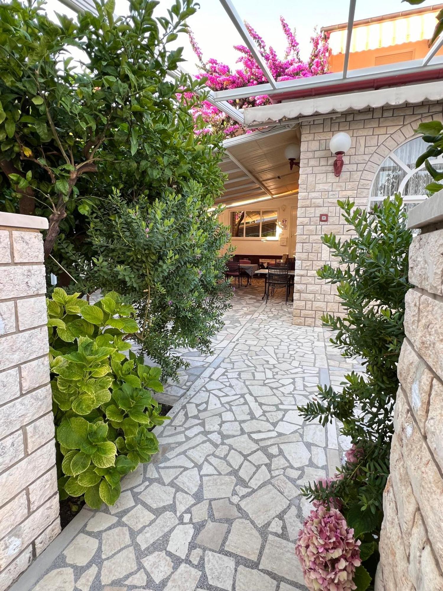 Bed & Breakfast Rab Palit Экстерьер фото
